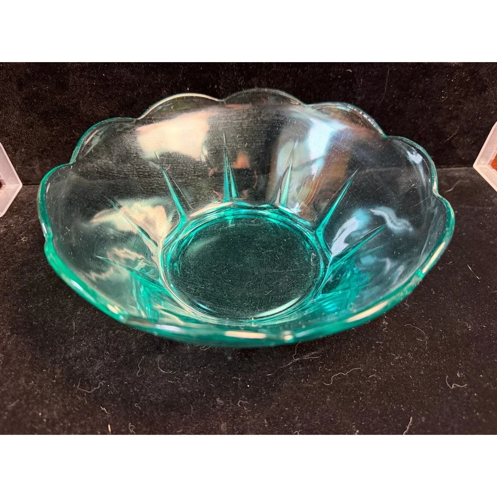 Vintage Teal Glass Scalloped Bowl Aqua Blue Green Serving Dish Centerpiece -‎ 8